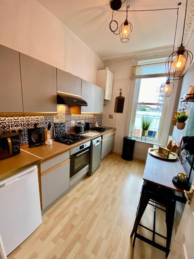 Ann Apartments Opposite The Pier With Sea View Portsmouth Bagian luar foto